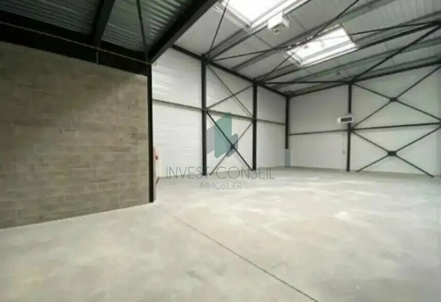 Local d'activités dans Stains à vendre - Photo de l’immeuble – Image 3 sur 4