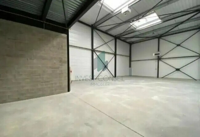 Plus de détails pour Local d’activités à vendre