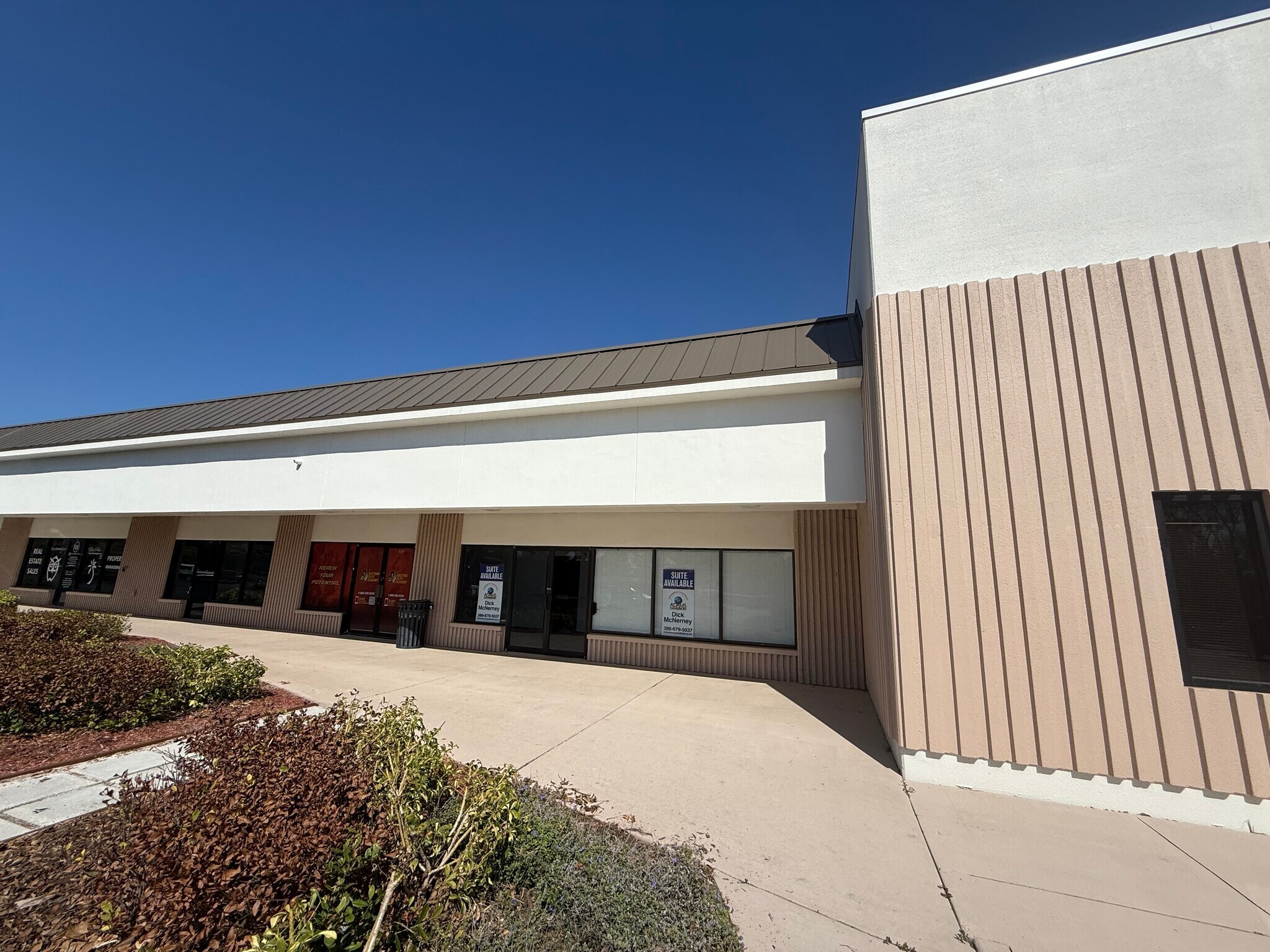 369 Bill France Blvd, Daytona Beach, FL à louer Photo principale– Image 1 sur 21