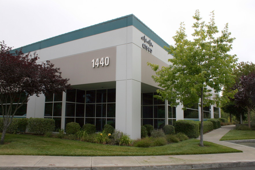 1440 N McDowell Blvd, Petaluma, CA à louer - Photo de l’immeuble – Image 2 sur 4