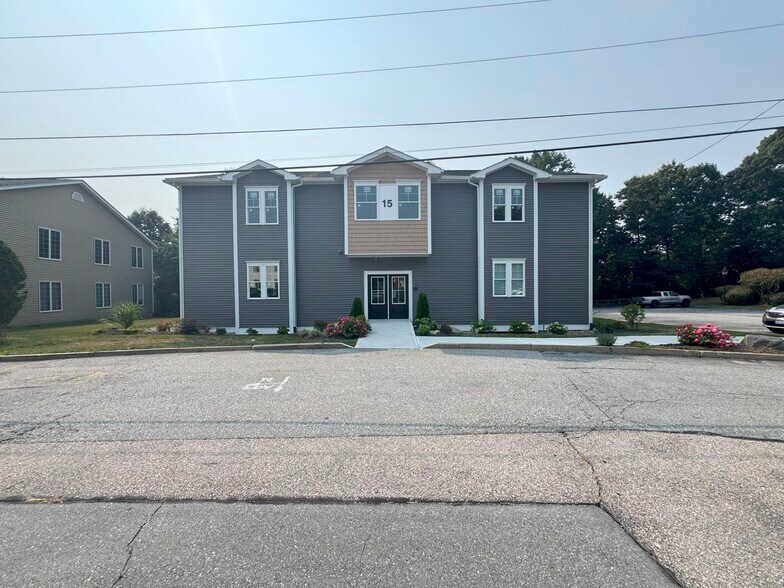 33 College Hill Rd, Warwick, RI à louer - Photo de l’immeuble – Image 1 sur 10