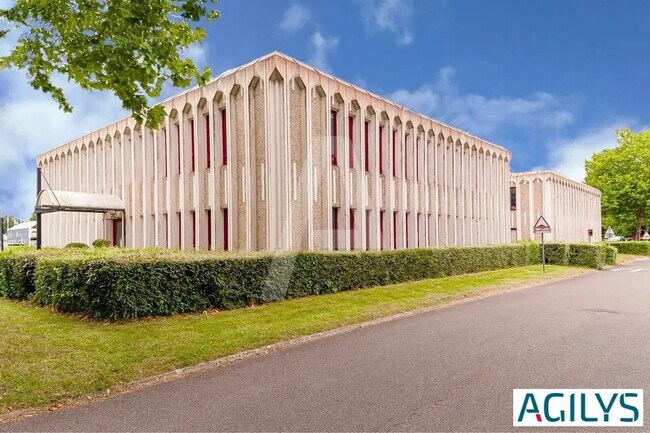 Plus de détails pour Local d’activités à vendre