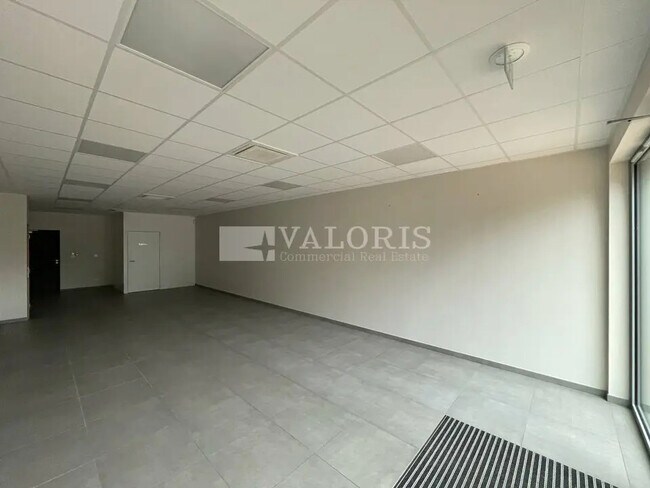 Plus de détails pour Bureau, Local commercial à louer