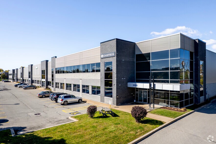 20975-21225 Rue Daoust, Sainte-Anne-de-Bellevue, QC à louer - Photo de l’immeuble – Image 3 sur 4