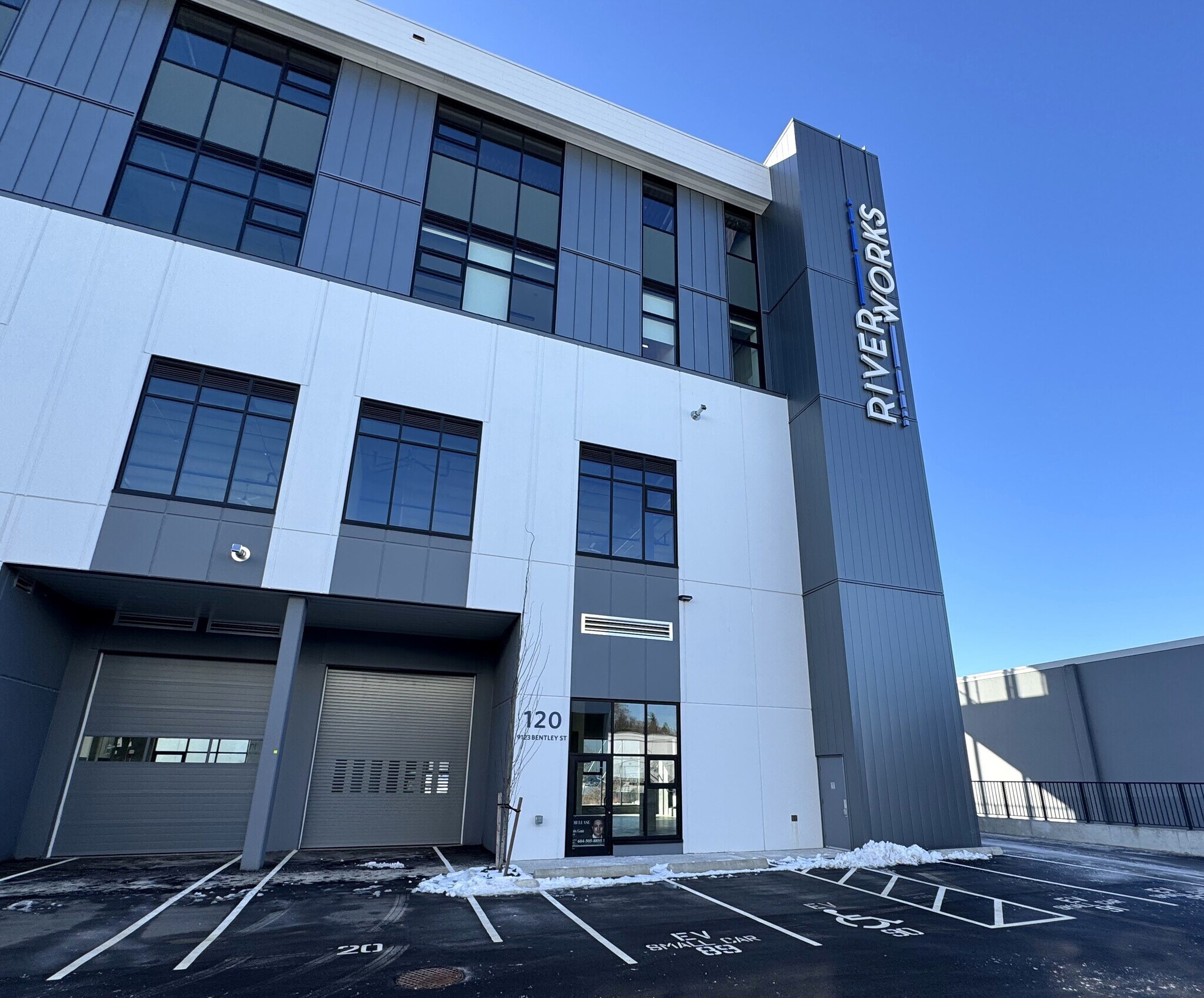 9123 Bentley St, Vancouver, BC à louer Photo de l’immeuble– Image 1 sur 14