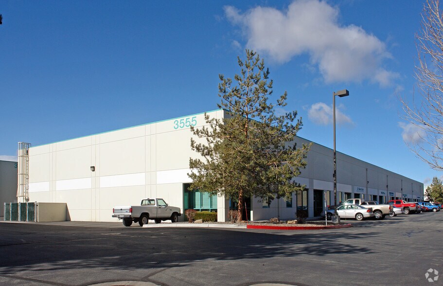3555 Airway Dr, Reno, NV à louer - Photo de l’immeuble – Image 1 sur 3