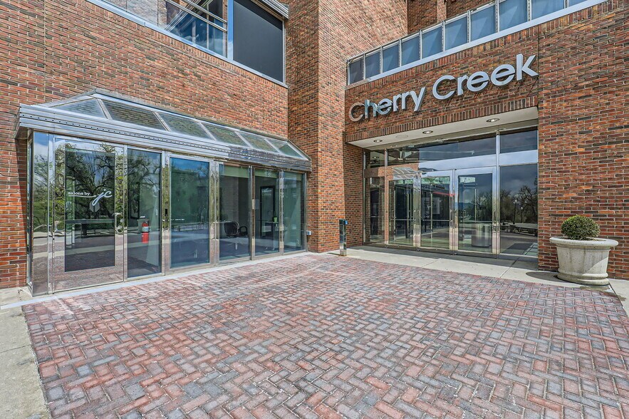 3000 E 1st Ave, Denver, CO à louer - Photo de l’immeuble – Image 1 sur 13