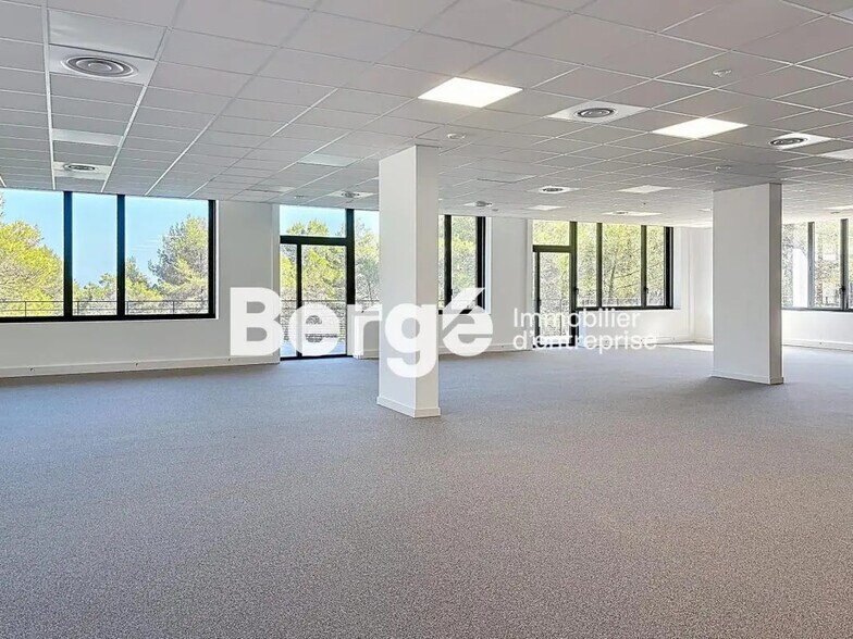 Bureau dans SOPHIA ANTIPOLIS à louer - Photo de l’immeuble – Image 1 sur 15
