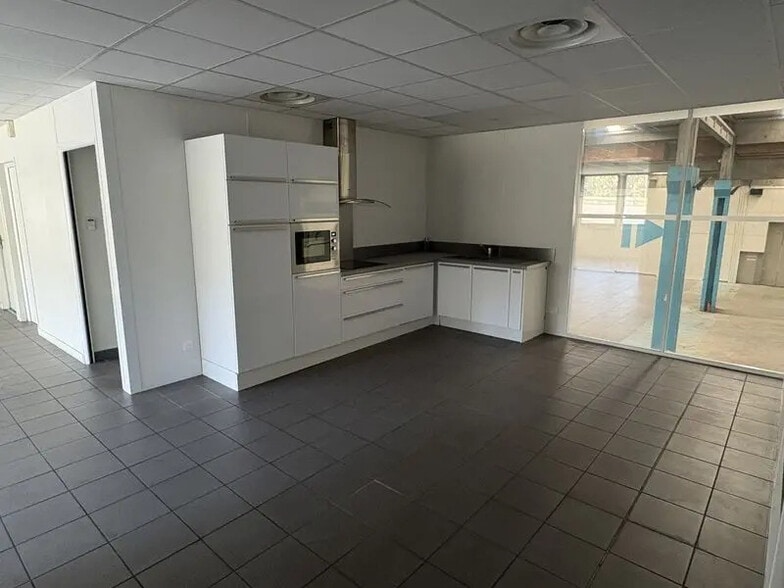 Bureau dans Saint-Priest à louer - Photo de l’immeuble – Image 3 sur 11