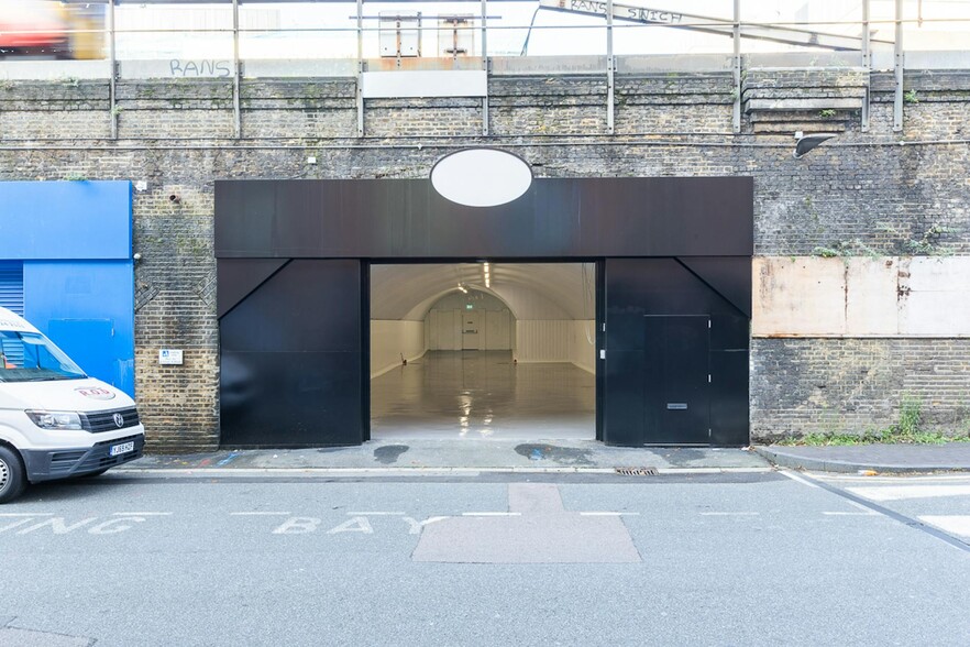 Newport St, Londres à louer - Photo de l’immeuble – Image 3 sur 3