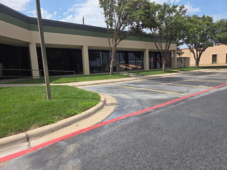 2400 Lakeview Dr, Amarillo, TX à vendre - Photo de l’immeuble – Image 3 sur 27