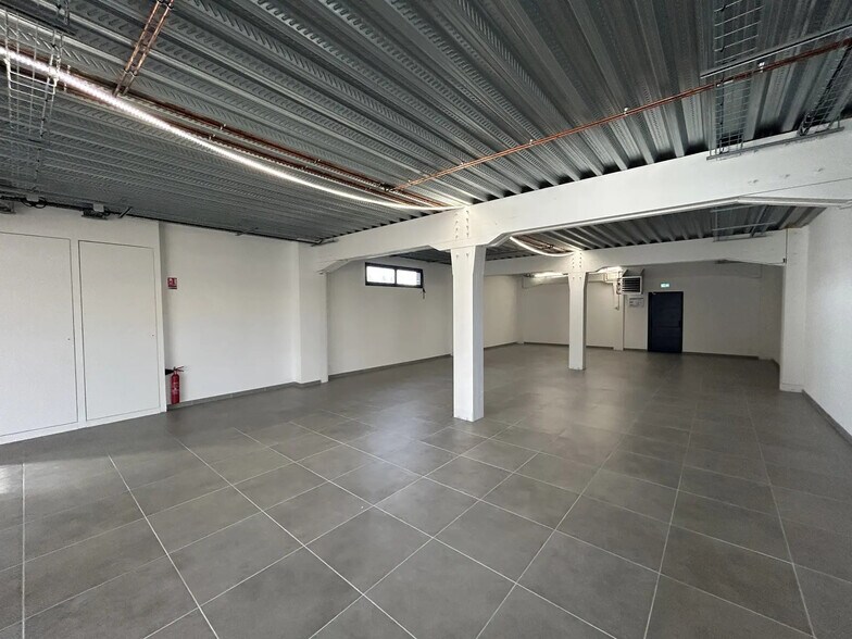 Local commercial dans Dreux à louer - Photo de l’immeuble – Image 3 sur 8