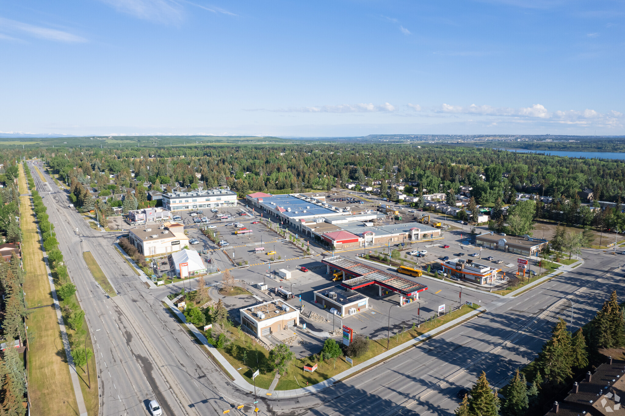 2580 Southland Dr SW, Calgary, AB à louer Photo principale– Image 1 sur 8