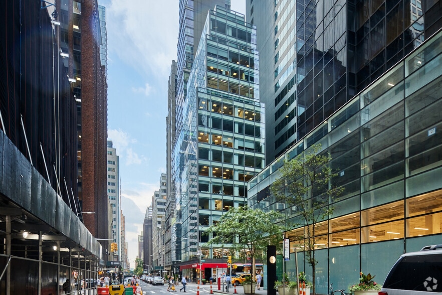 545 Madison Ave, New York, NY à louer - Photo principale – Image 1 sur 11