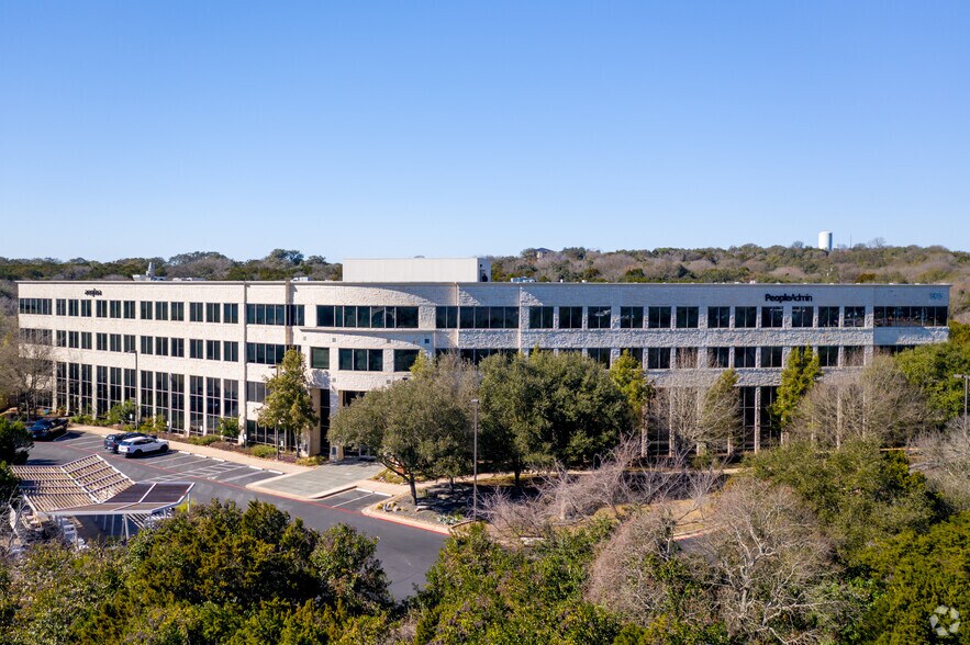 805 Las Cimas Pky, Austin, TX à louer - Photo principale – Image 1 sur 14