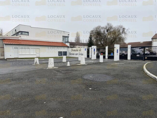 Plus de détails pour Local d'activités à louer