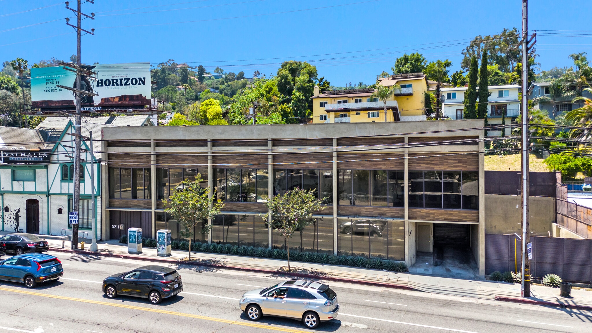 3211 Cahuenga Blvd W, Los Angeles, CA à vendre Photo de l’immeuble– Image 1 sur 38