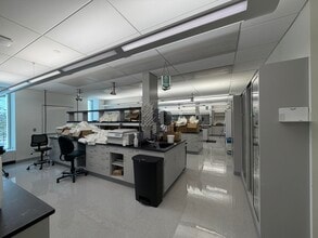 111 Ideation Way, Nutley, NJ à louer Photo intérieure– Image 2 sur 14