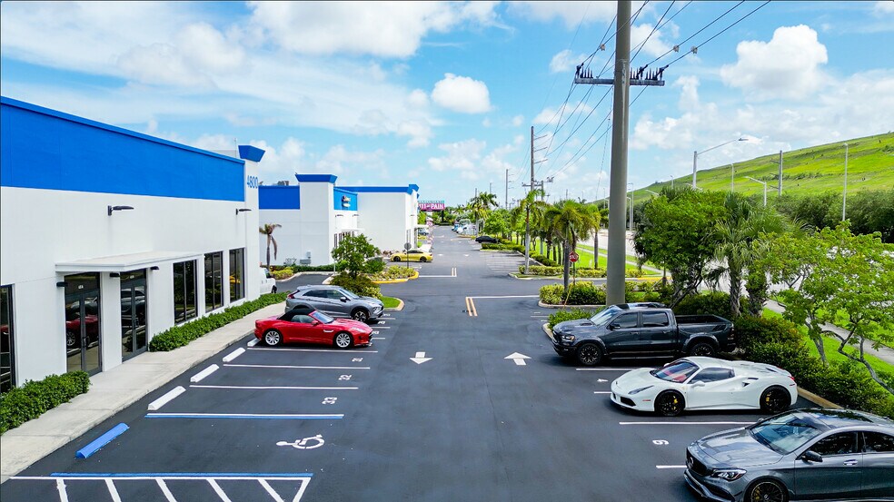 4500 N Powerline Rd, Deerfield Beach, FL à louer - Photo de l’immeuble – Image 3 sur 13