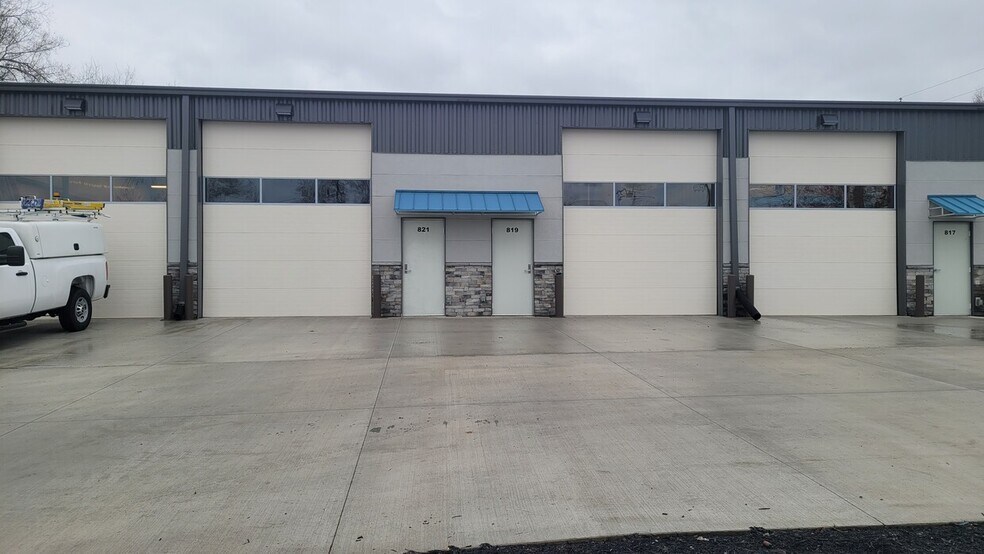 815 E Park St, Olathe, KS à louer - Photo de l’immeuble – Image 3 sur 14