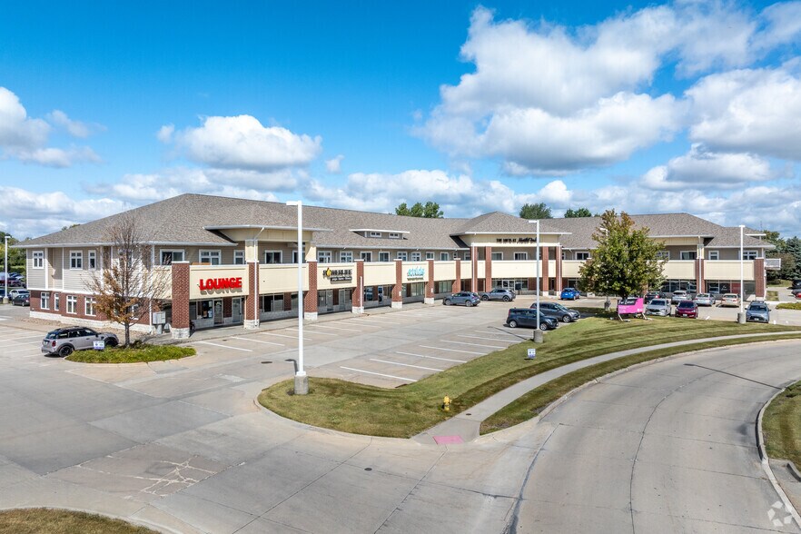 8845 Northpark Ct, Johnston, IA à louer - Photo de l’immeuble – Image 2 sur 17
