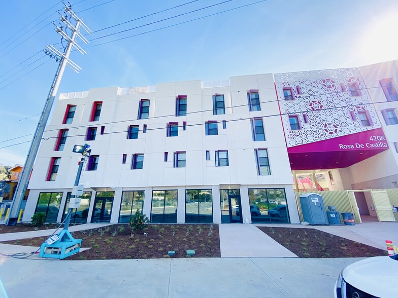 4208 E Huntington Dr S, Los Angeles, CA à louer - Photo de l’immeuble – Image 3 sur 15