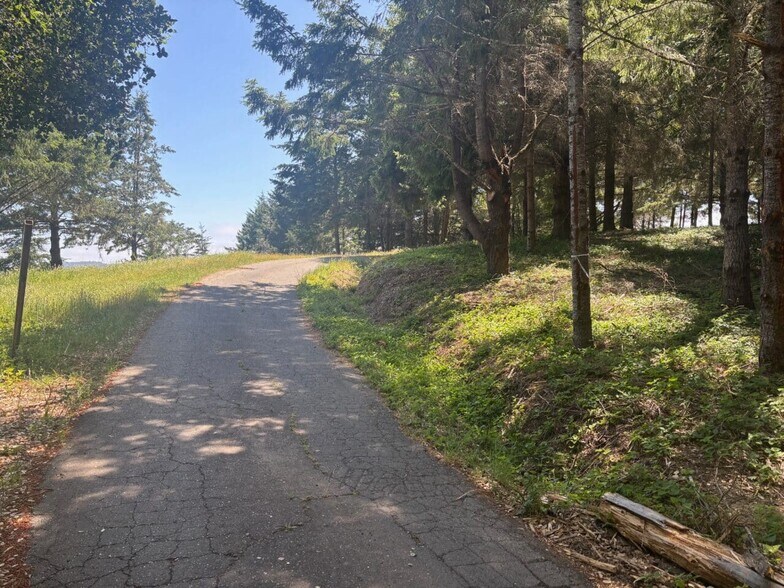 21380 Siri rd, Guerneville, CA à vendre - Photo de l’immeuble – Image 2 sur 29