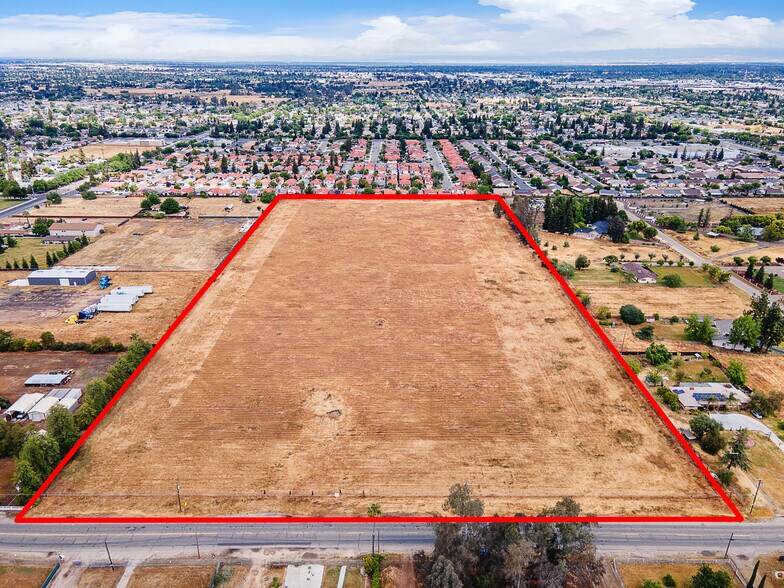 4260 W McKinley Ave, Fresno, CA à vendre - Photo de l’immeuble – Image 2 sur 4