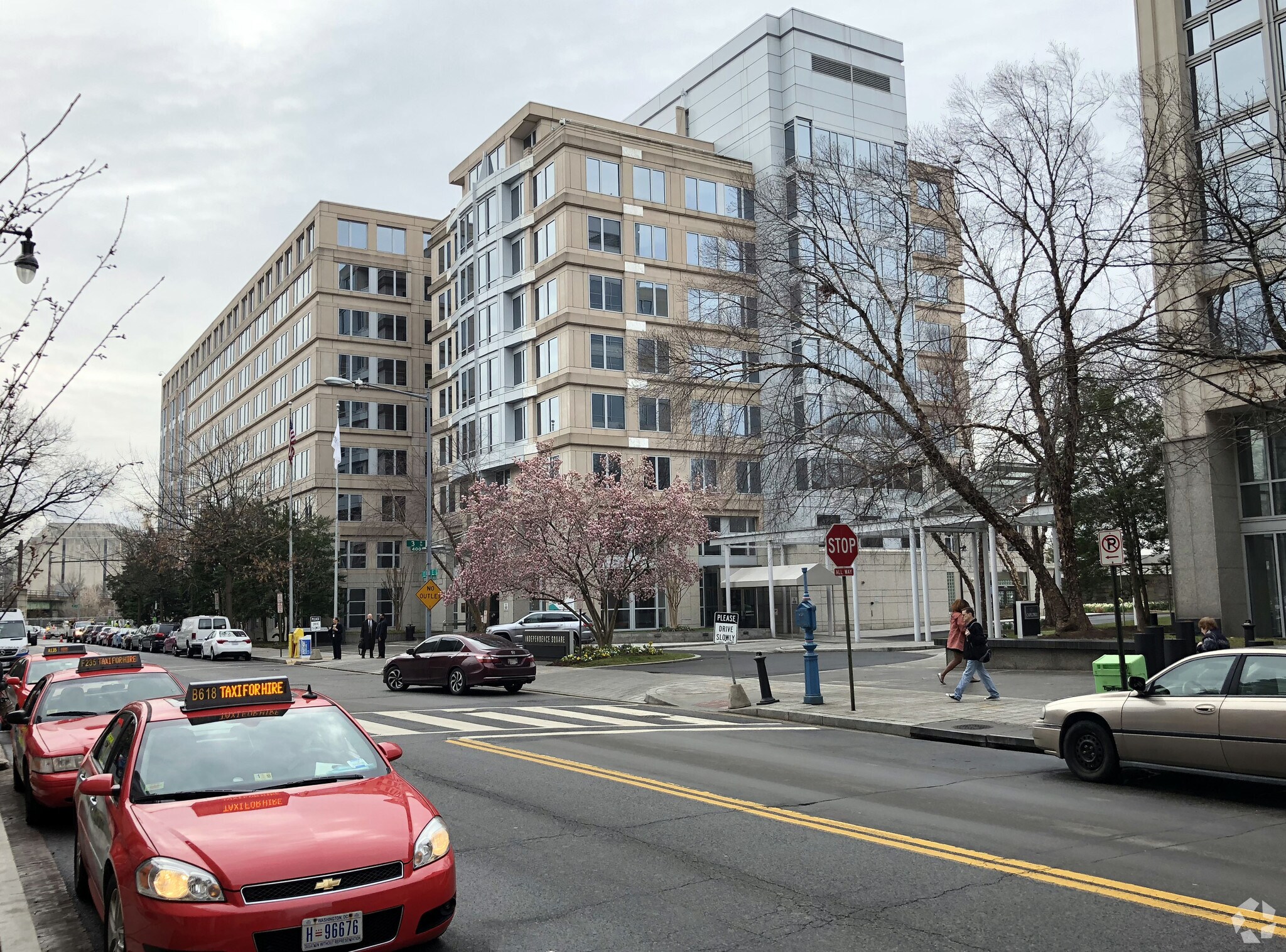250 E St SW, Washington, DC à louer Photo de l’immeuble– Image 1 sur 11