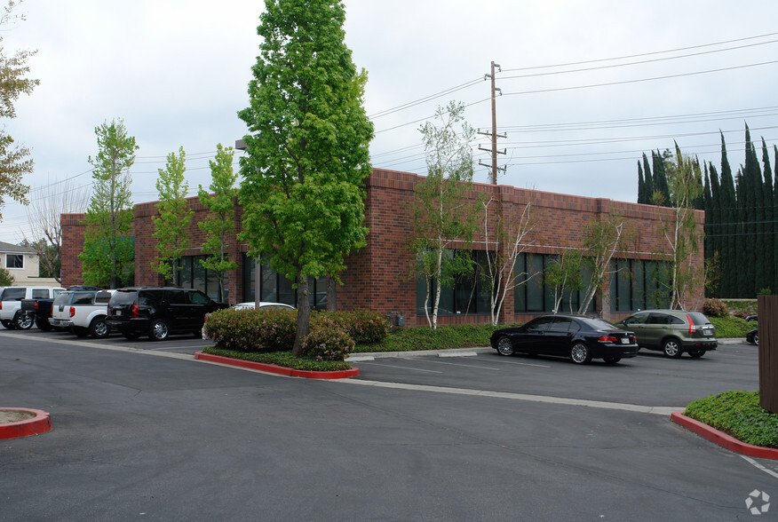 3375 Cochran St, Simi Valley, CA à louer - Photo de l’immeuble – Image 2 sur 4