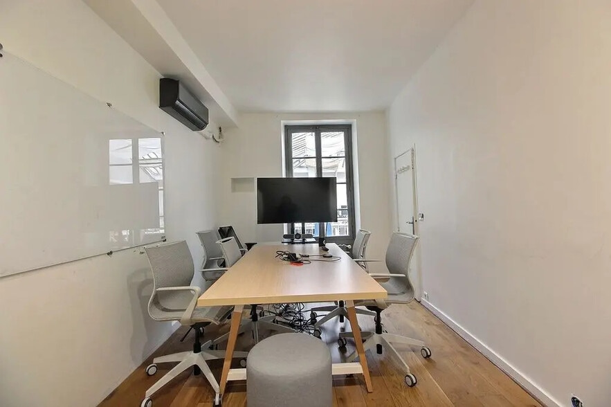 61 Rue Du Faubourg Saint-Denis, Paris à louer - Photo de l’immeuble – Image 3 sur 6