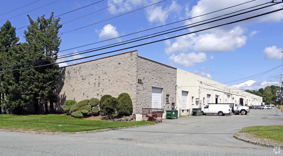 22 Commerce Rd, Fairfield, NJ à louer - Photo principale – Image 1 sur 13