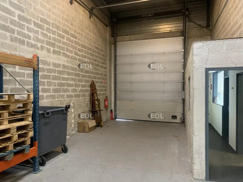 2 Rue Jean Moulin, Le Bourget à louer - Photo de l’immeuble – Image 3 sur 8