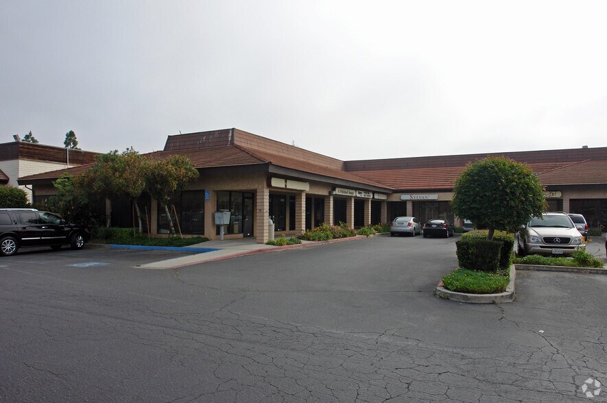 596 Mobil Ave, Camarillo, CA à louer - Photo principale – Image 1 sur 7