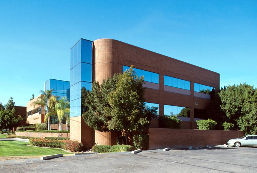 722 E Osborn Rd, Phoenix, AZ à louer - Photo de l’immeuble – Image 1 sur 9