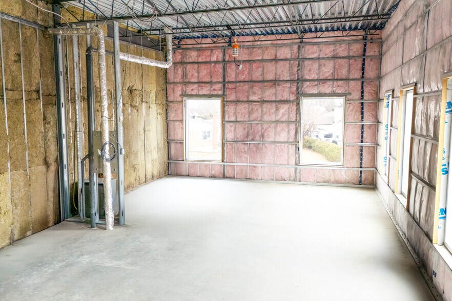 906 Rue Principale, Granby, QC à louer - Photo de l’immeuble – Image 2 sur 3