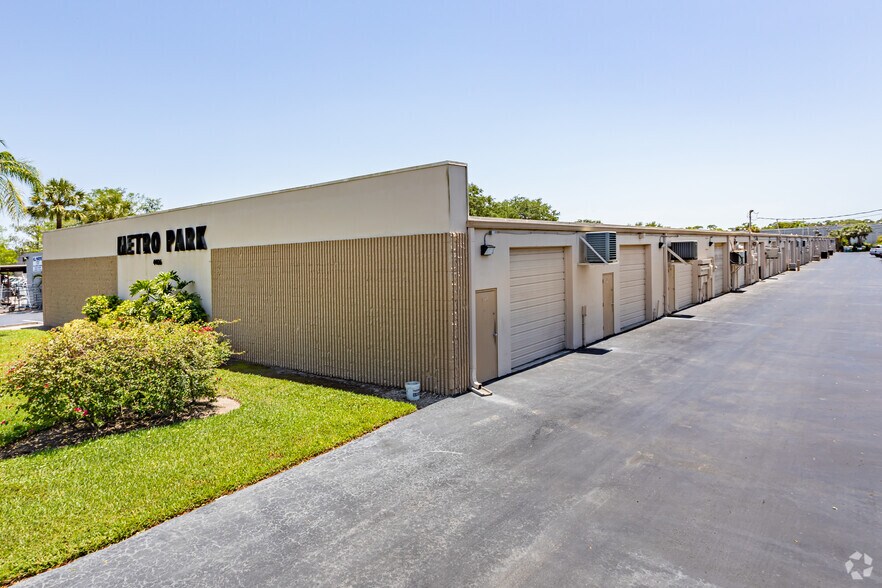 4406 Exchange Ave, Naples, FL à vendre - Photo de l’immeuble – Image 3 sur 15