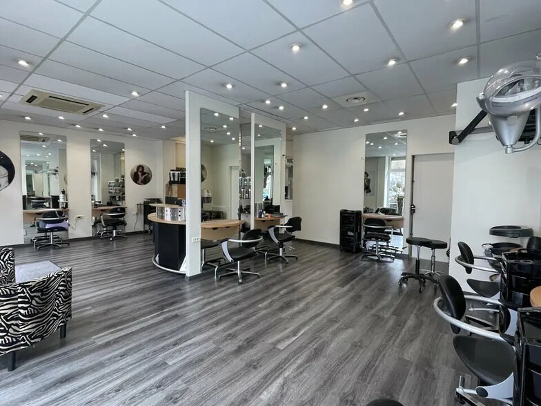 Local commercial dans Reims à louer - Photo de l’immeuble – Image 1 sur 7