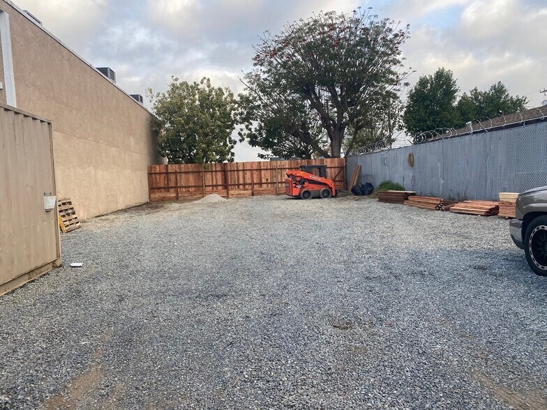 701 E Adele St, Anaheim, CA à louer - Photo de l’immeuble – Image 3 sur 6
