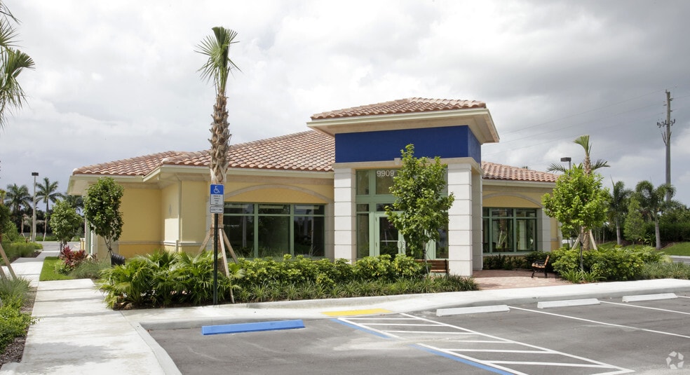 9909 Hagen Ranch Rd, Boynton Beach, FL à vendre - Photo principale – Image 1 sur 8