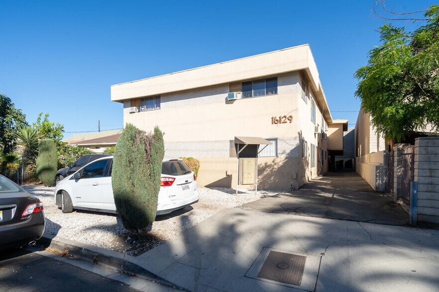 16129 Cantlay St, Van Nuys, CA à vendre - Photo de l’immeuble – Image 1 sur 7