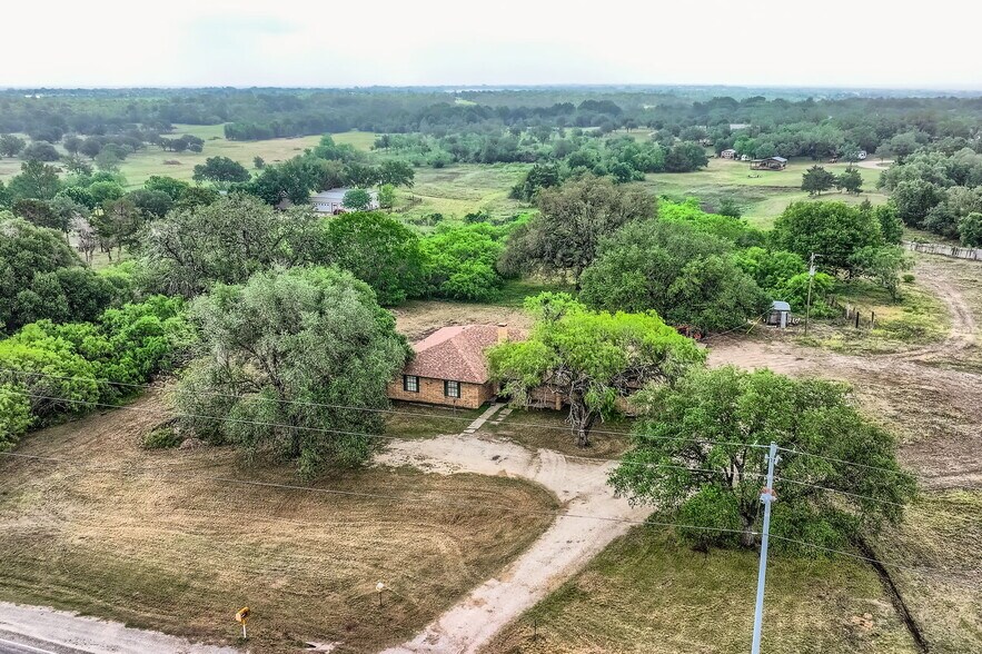 5541 State Park Rd, Lockhart, TX à vendre - Photo de l’immeuble – Image 2 sur 11
