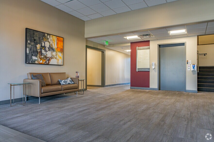 1540 River Park Dr, Sacramento, CA à louer - Hall d’entrée – Image 2 sur 5