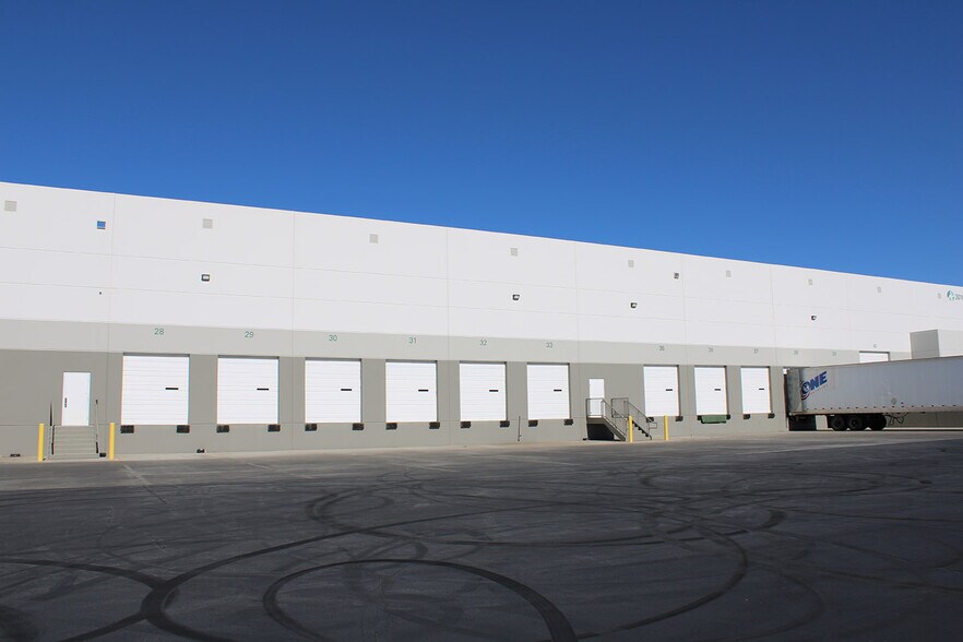 3010 E Alexander Rd, North Las Vegas, NV à louer - Photo de l’immeuble – Image 2 sur 9