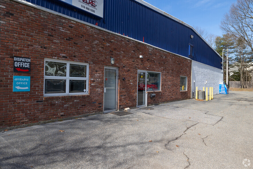30 Jefferson Ave, Saint James, NY à louer - Photo de l’immeuble – Image 2 sur 6