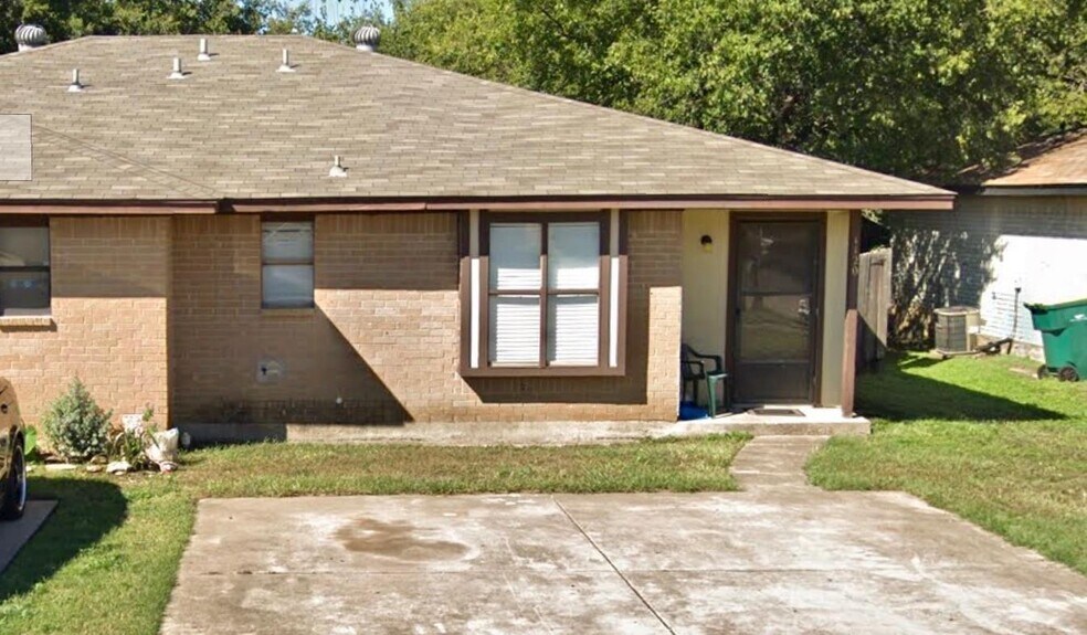 1104 Suburban St, Cedar Hill, TX à vendre - Photo de l’immeuble – Image 2 sur 15