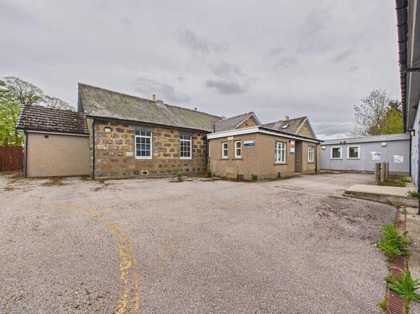 Former Clatt Primary School, Huntly à vendre Photo de l’immeuble– Image 1 sur 4