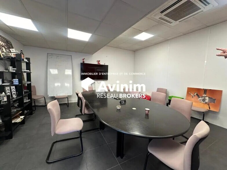 Industriel/Logistique dans Persan à vendre - Photo de l’immeuble – Image 2 sur 2