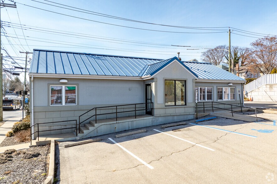 403 E Sandford Blvd, Mount Vernon, NY à louer - Photo principale – Image 1 sur 8