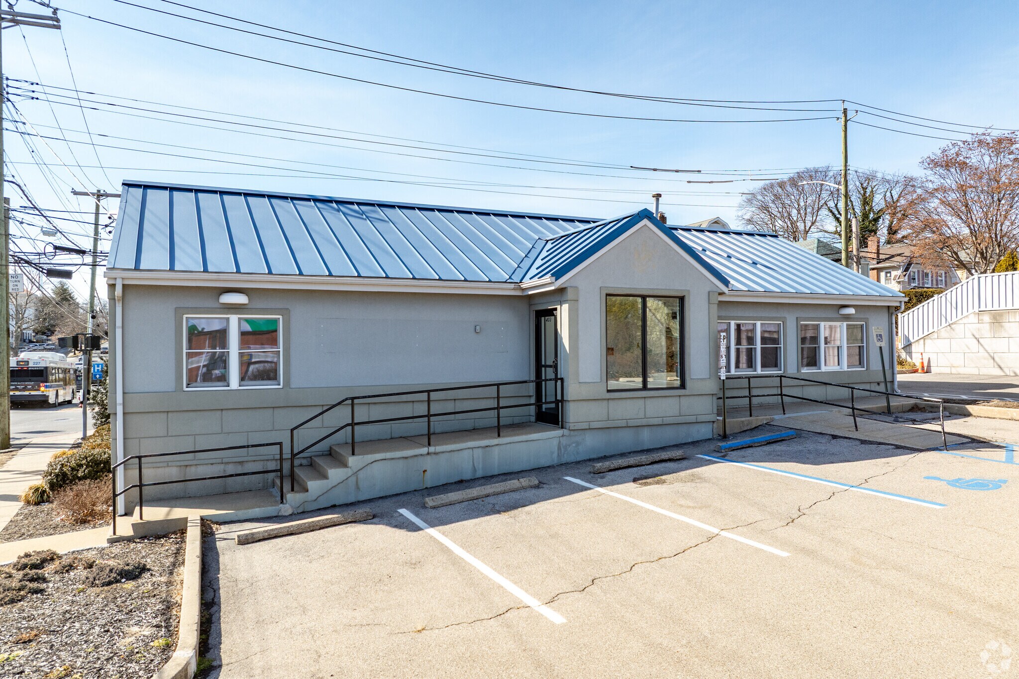 403 E Sandford Blvd, Mount Vernon, NY à louer Photo principale– Image 1 sur 9